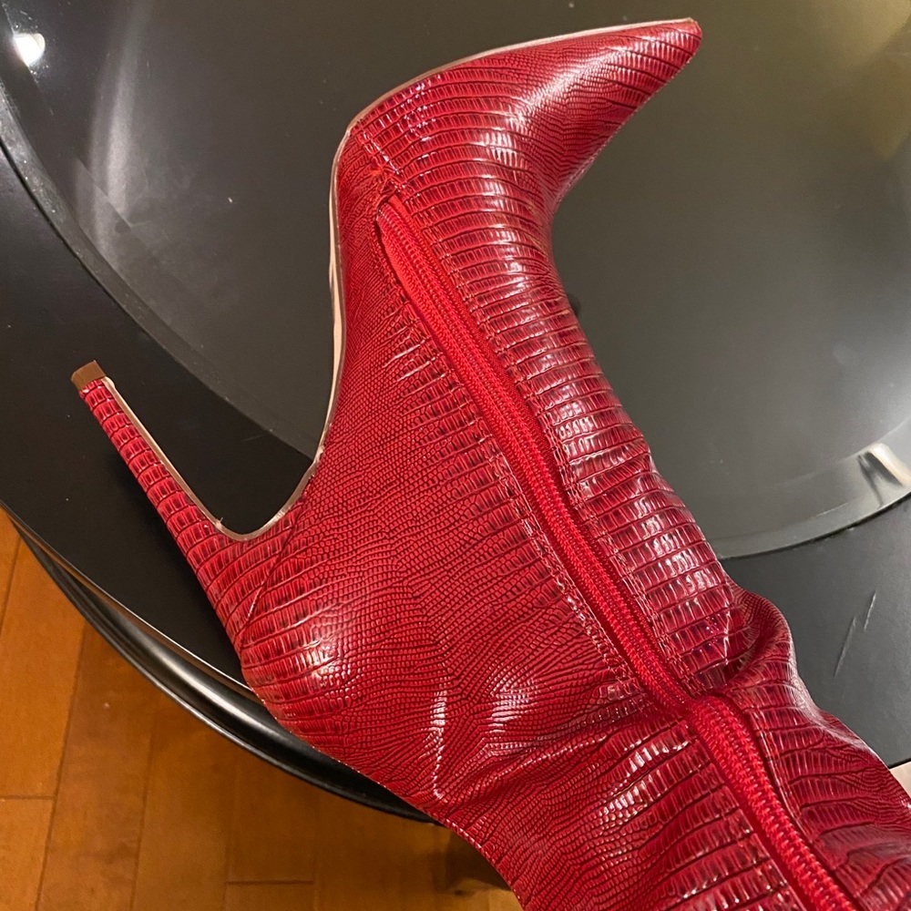 ONLY SIZE 7 LEFT! - Picture 5 of 8